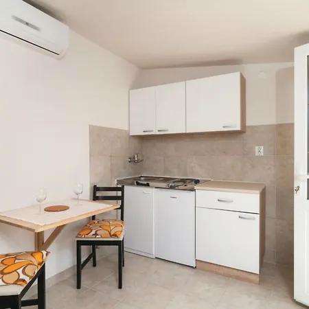 Semesterbostad Blossom - Four Bedroom With Outdoor Pool And Jacuzzi - St