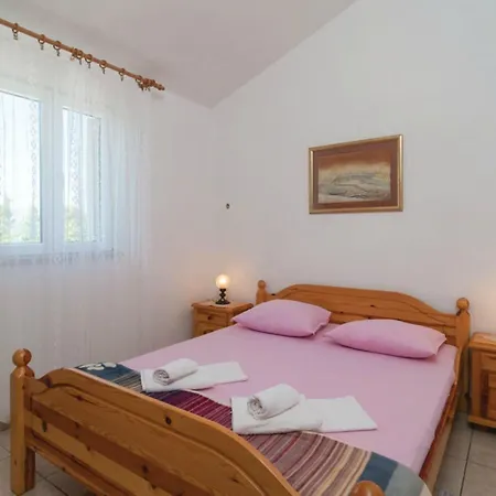 Blossom - Four Bedroom With Outdoor Pool And Jacuzzi - St Supetar
