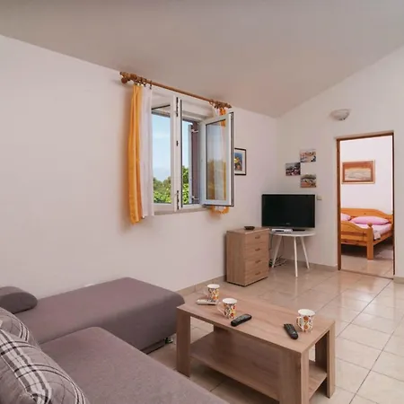 Blossom - Four Bedroom With Outdoor Pool And Jacuzzi - St