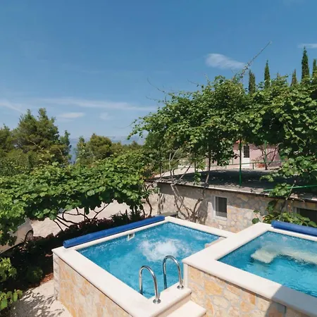 Semesterbostad Blossom - Four Bedroom With Outdoor Pool And Jacuzzi - St