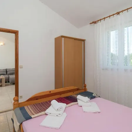 Blossom - Four Bedroom With Outdoor Pool And Jacuzzi - St Semesterbostad *