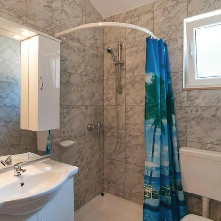 Blossom - Four Bedroom With Outdoor Pool And Jacuzzi - St Supetar
