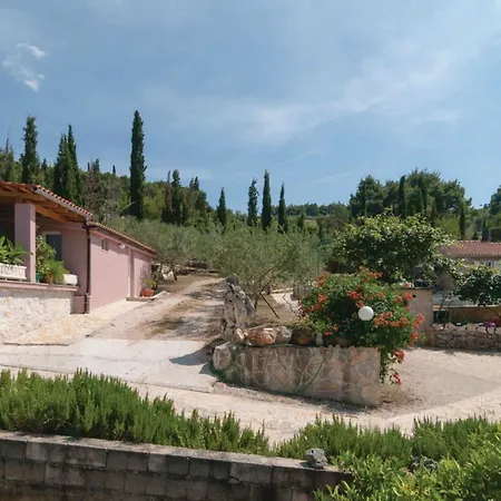 Blossom - Four Bedroom With Outdoor Pool And Jacuzzi - St Semesterbostad