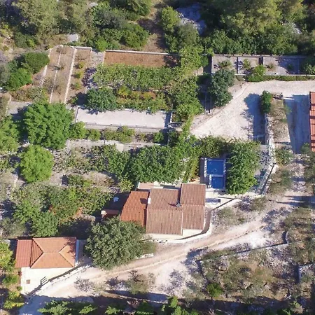 Semesterbostad Blossom - Four Bedroom With Outdoor Pool And Jacuzzi - St *