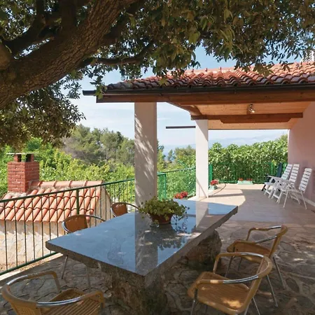 Semesterbostad Blossom - Four Bedroom With Outdoor Pool And Jacuzzi - St Supetar